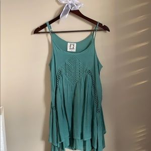Boutique • teal flowy tank